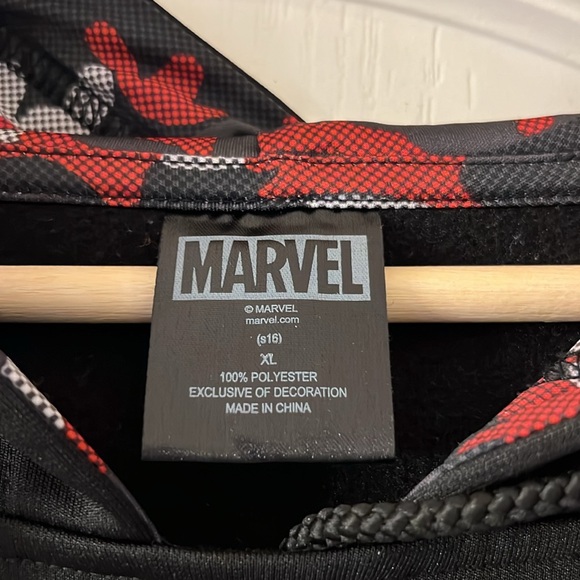Deadpool Black & Red Camo Print Marvel Pullover Hoodie Size XL, pre owned - Picture 2 of 3
